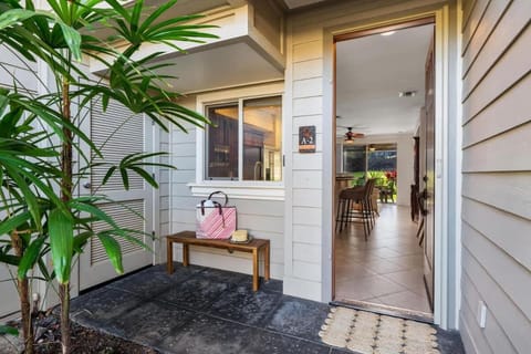 Palm Villas stylish luxury condo with Mauna Lani Beach Club Access House in Mauna Lani