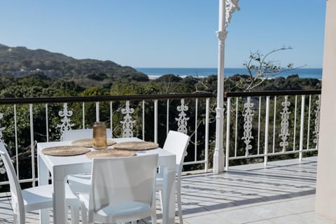 View (from property/room), Dining area, Sea view