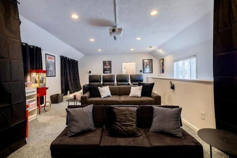 Movie Theater-Game Room-Parking-Heart Of Cleveland House in Cleveland Heights
