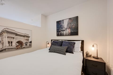 Chic & Modern Apartment In The Heart Of Downtown Apartment in Victoria