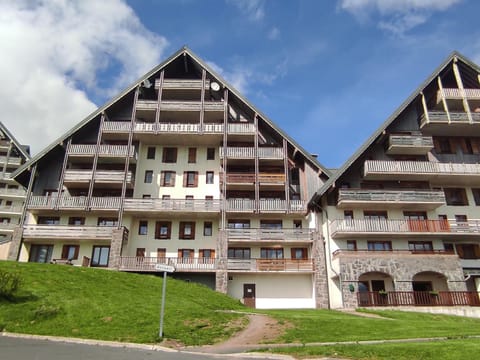Appartement accueillant pour 6 avec balcon et parking proche des pistes - FR-1-814-160 Apartment in Besse-et-Saint-Anastaise