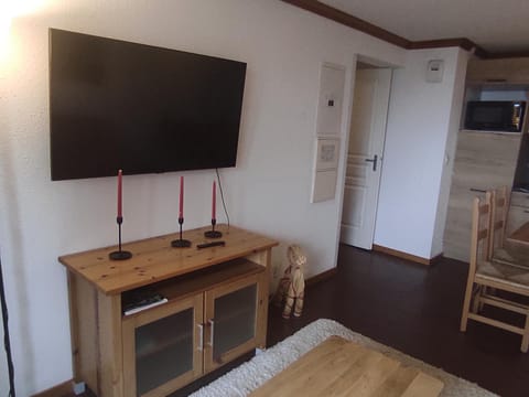 Appartement accueillant pour 6 avec balcon et parking proche des pistes - FR-1-814-160 Apartment in Besse-et-Saint-Anastaise