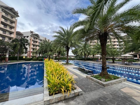 Property building, Day, Garden, Garden view, Pool view, Swimming pool