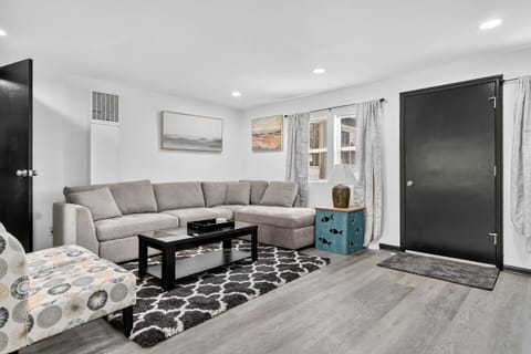 Greenway Getaway-Private Huge outdoor fun, Game,Navy House in Waukegan