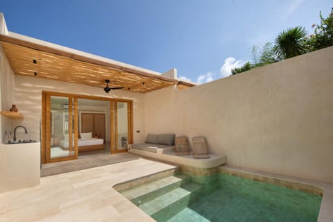 View (from property/room), Balcony/Terrace, Balcony/Terrace, Pool view, Swimming pool, Swimming pool, sunbed