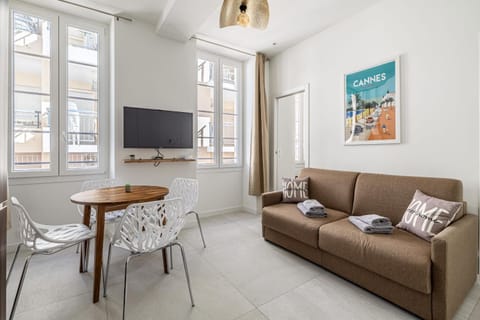 Communal lounge/ TV room, TV and multimedia, Living room, Seating area