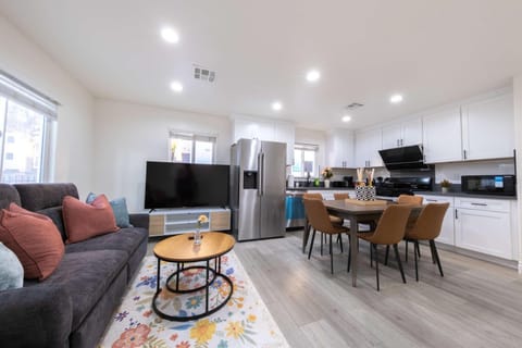 Kitchen or kitchenette, Living room