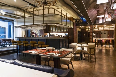 Restaurant/places to eat, Restaurant/places to eat, Lounge or bar