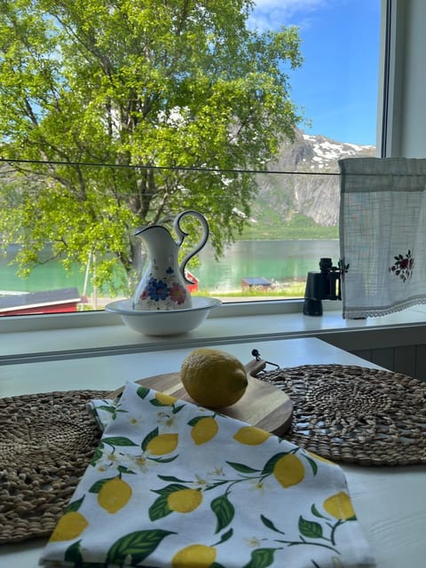 Dining area, kitchen