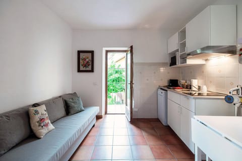 Kitchen or kitchenette, Seating area, Dining area