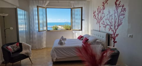 Bed, Natural landscape, Living room, Photo of the whole room, Seating area, Bedroom, Sea view