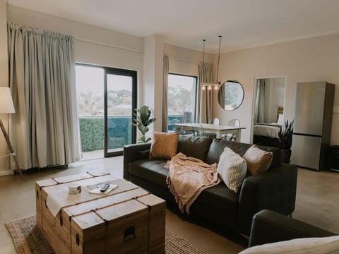Living room, Photo of the whole room, Seating area, Dining area
