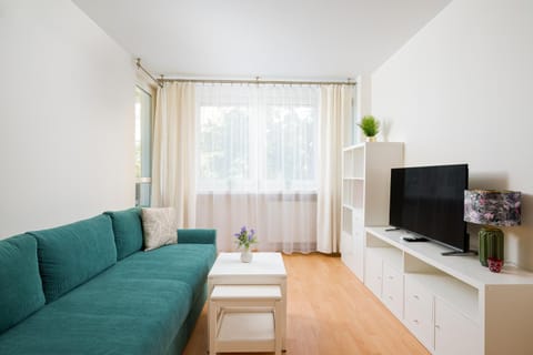 Communal lounge/ TV room, TV and multimedia, Living room, Seating area, Evening entertainment