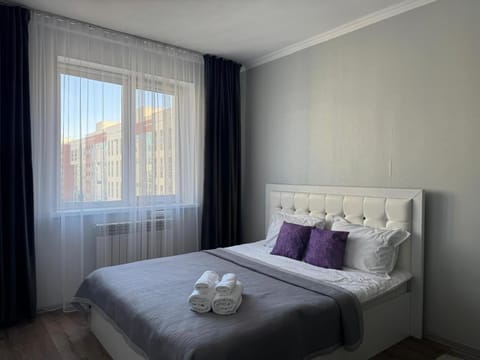 Bed, Photo of the whole room, Bedroom, bunk bed, towels