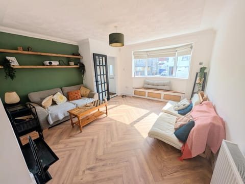 Living room, Photo of the whole room