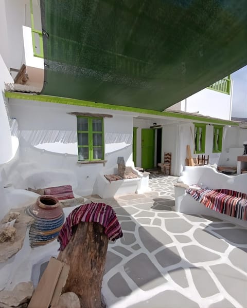 Property building, Balcony/Terrace, sunbed