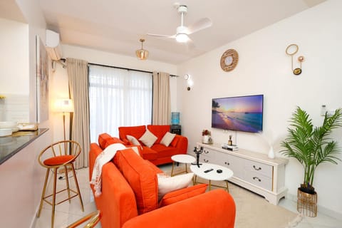 Living room, Seating area, Dining area, Entertainment, internet