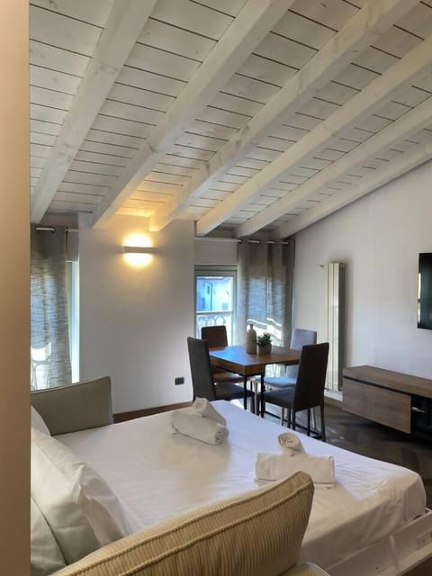 Domus Dea Studio Apartment in Bergamo