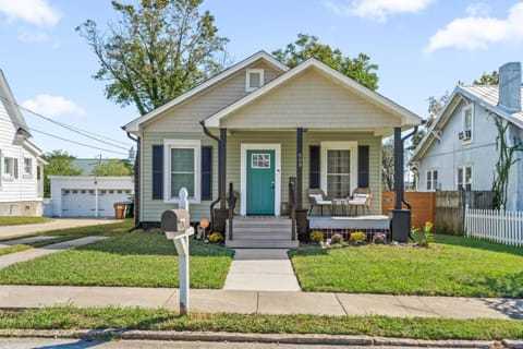 Property building, Patio, Garden view, Street view