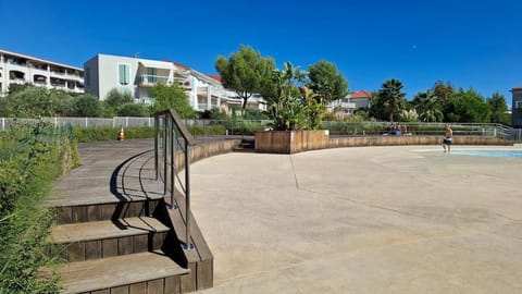 Grand studio front de mer climatisé-piscine-parking- Juan les pins Apartment in Antibes