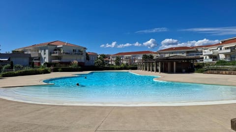 Grand studio front de mer climatisé-piscine-parking- Juan les pins Apartment in Antibes