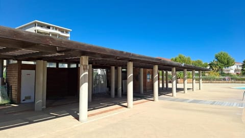 Grand studio front de mer climatisé-piscine-parking- Juan les pins Apartment in Antibes