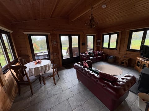 Brynmeini Lake Lodge Nature lodge in Clydau