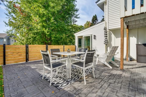 Cabin with Halstead Bay Access Hot Tub, Sauna, Dock Cabin in Minnetrista