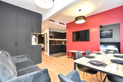 Dining area, Evening entertainment