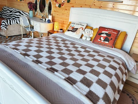 Valley view cabin in the woods on a farm Cabin in Dublin