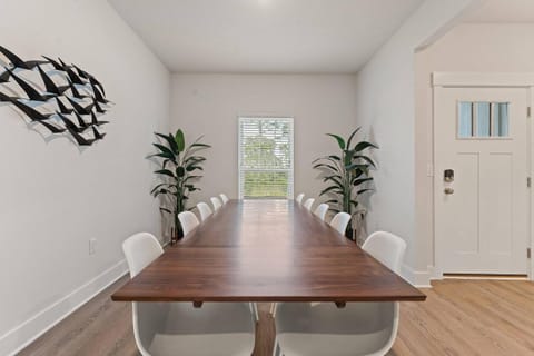 Dining area, Meals, Family