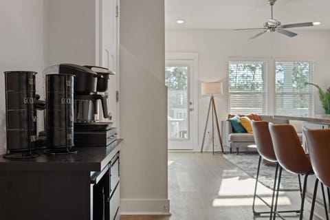 Coffee/tea facilities, Living room, Dining area