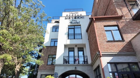 Property building, Day