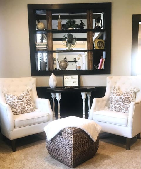 Luxurious 1875 centrally located Canton Akron home, expansive primary & sunset view House in Ohio