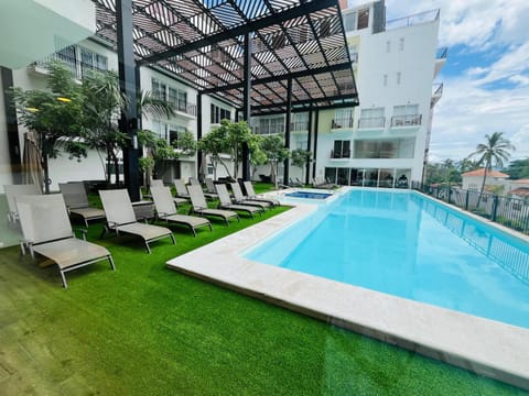 Property building, Garden, Swimming pool, sunbed