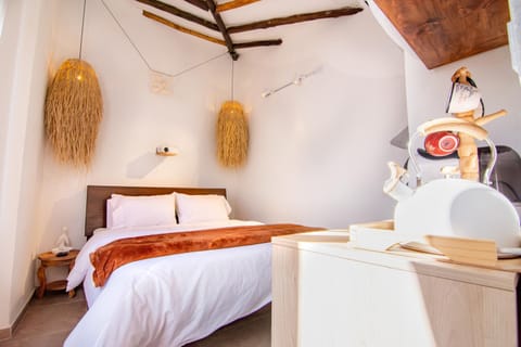Bed, Photo of the whole room, Decorative detail, Bedroom