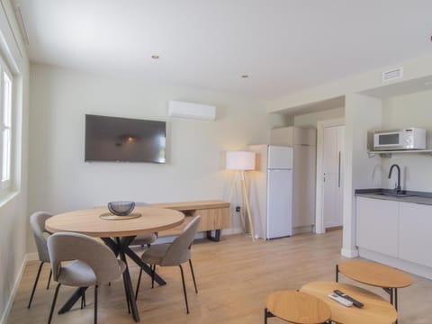 Living room, Dining area, Facility for disabled guests, kitchen, air conditioner