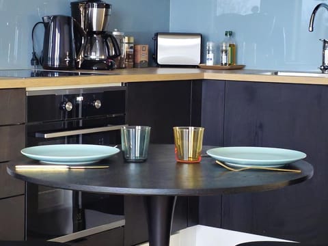 Dining area, kitchen