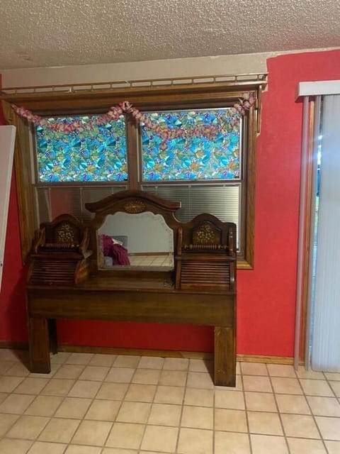 Peaceful Resort Retreat House in Springfield