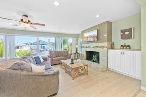 Salt & Sand II Apartment in Balboa Peninsula