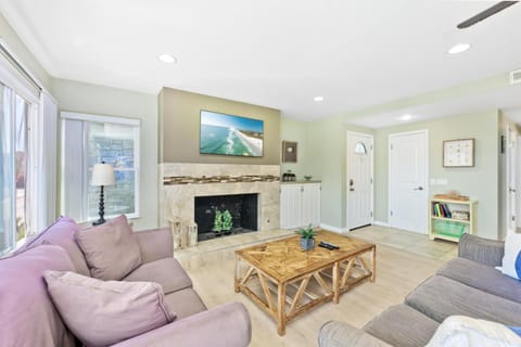 Salt & Sand II Apartment in Balboa Peninsula