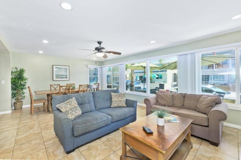 Salt & Sand I Apartment in Balboa Peninsula