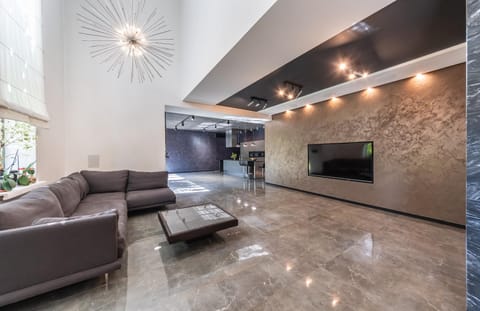 TV and multimedia, Living room, Evening entertainment