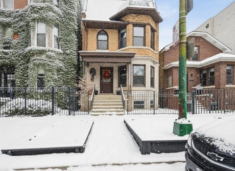 Addison Art Deco Flat Apartment in Wrigleyville
