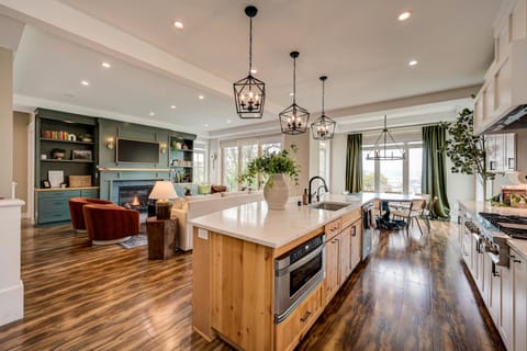 Kitchen or kitchenette, Living room, Dining area