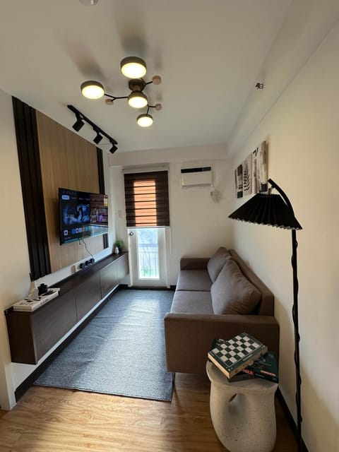 TV and multimedia, Living room, Seating area, air conditioner