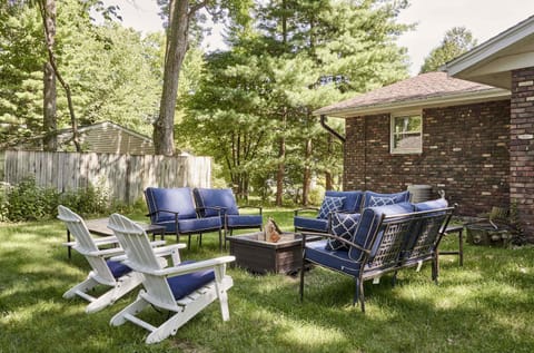 Game Room - Private Beach Access - Sleeps 8 House in Fontana-On-Geneva Lake