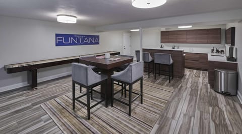 Game Room - Private Beach Access - Sleeps 8 House in Fontana-On-Geneva Lake