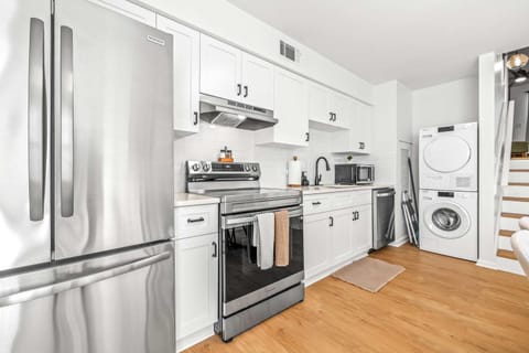 The Capri Villa - Stay for 6 House in Tampa