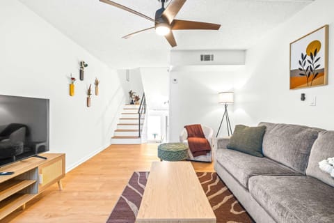 The Capri Villa - Stay for 6 House in Tampa